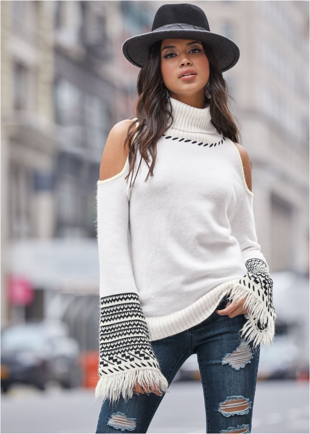 Venus VENUS | Cold-Shoulder Turtleneck Sweater in White & Black
