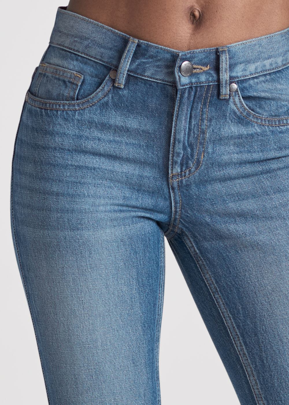 Venus New Vintage Split Hem Jeans in Medium Wash
