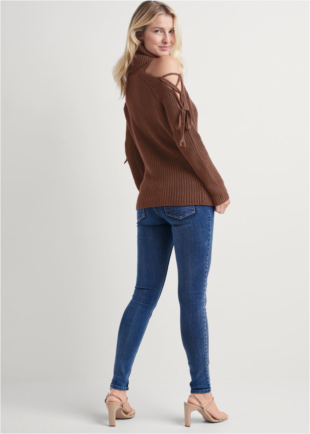 Venus VENUS | Cold Shoulder Turtleneck Sweater in Brown