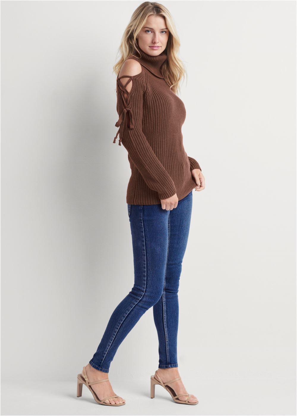 Venus VENUS | Cold Shoulder Turtleneck Sweater in Brown