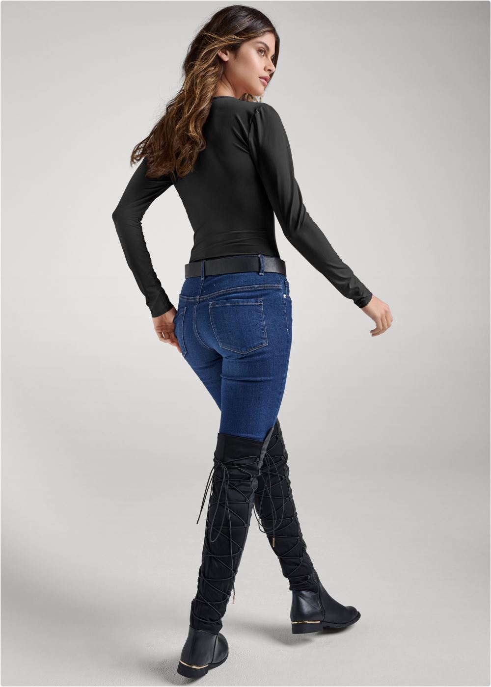 Venus Shape Embrace Long-Sleeve Bodysuit in Black