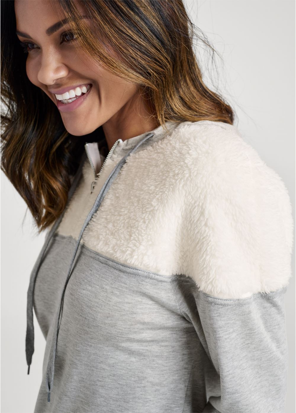 Venus Sherpa Neck-Zip Sweatshirt in Off White & Heather Grey