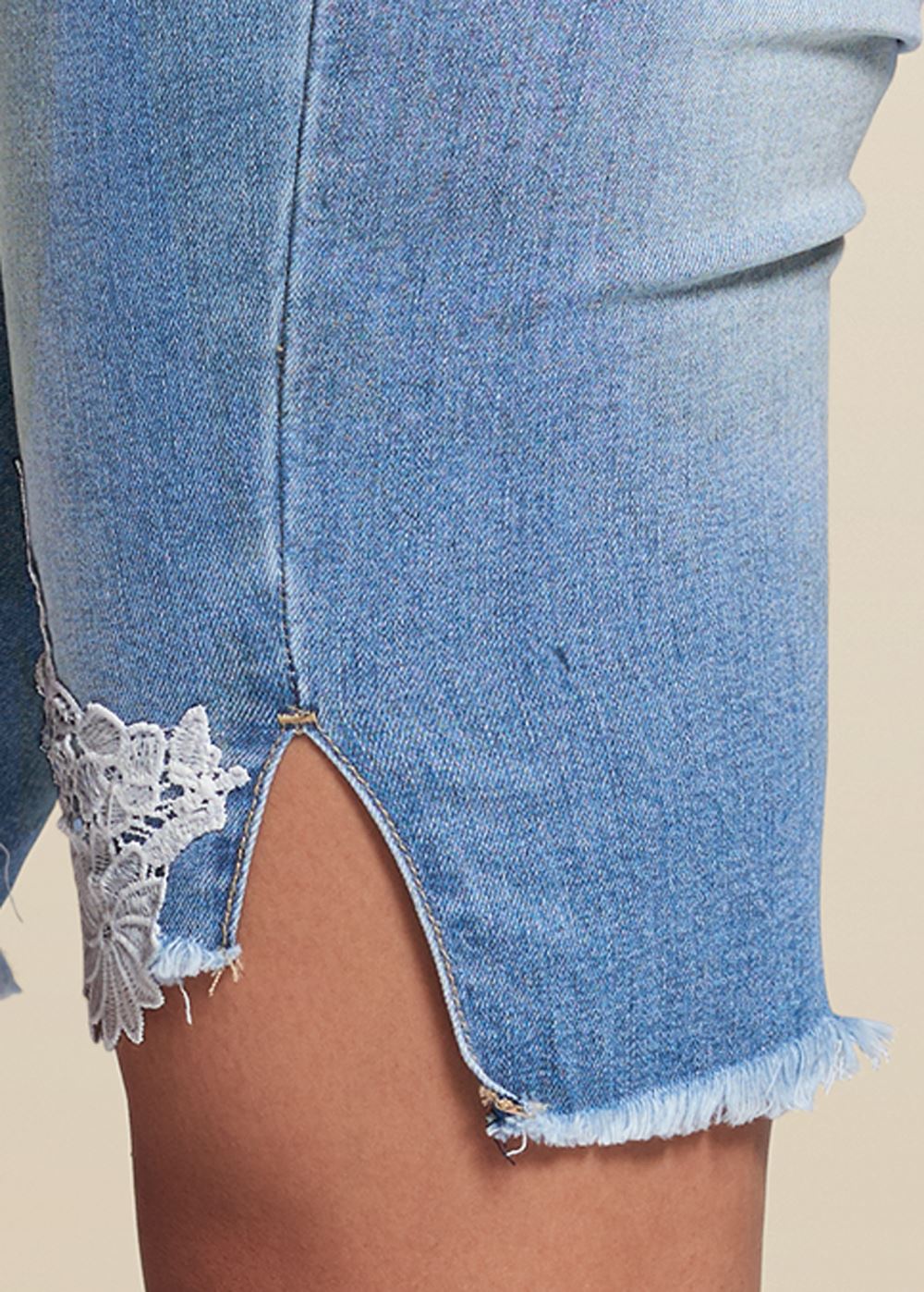 Venus Medium Wash LACE TRIM BERMUDA SHORTS