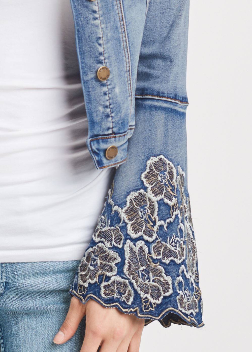Venus Floral Embroidered Jacket in Medium Wash