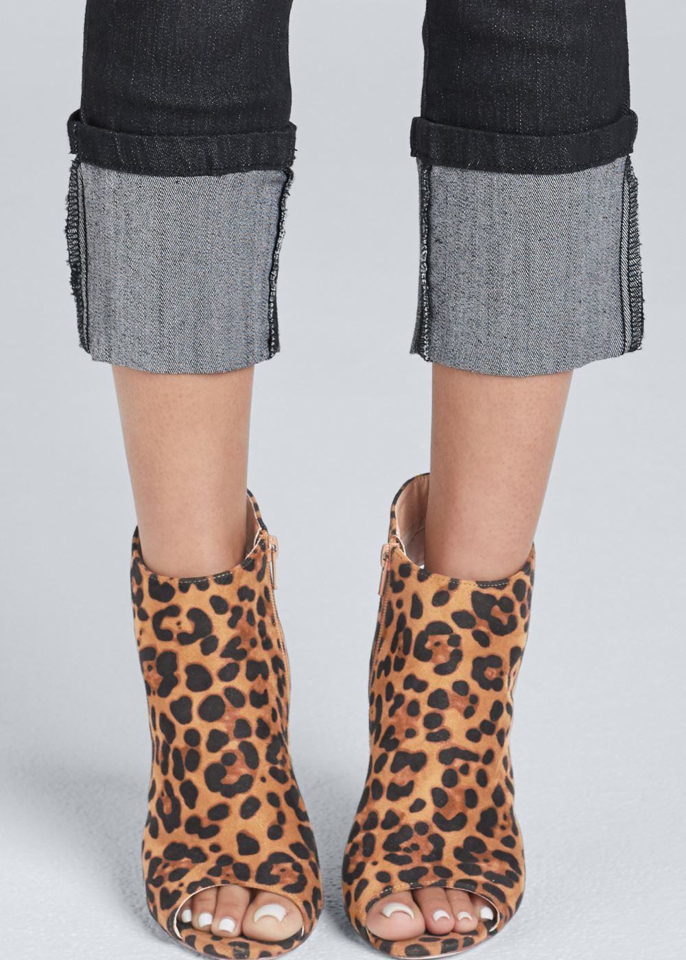 Venus Cropped Cuff Jeans in Black