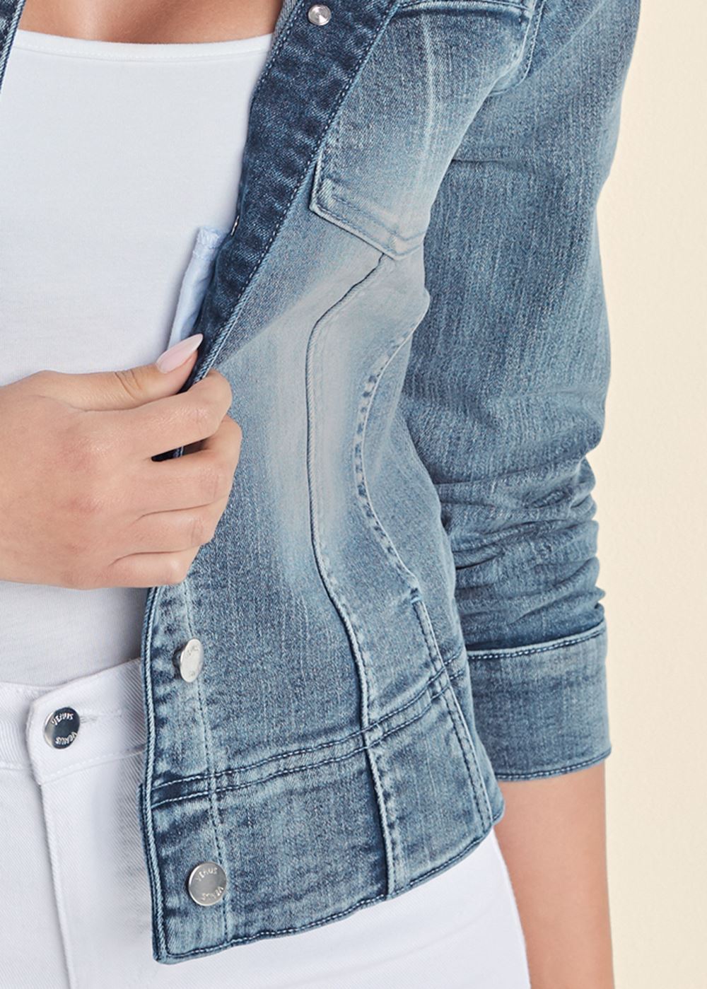 Venus Jean Jacket in Light Wash