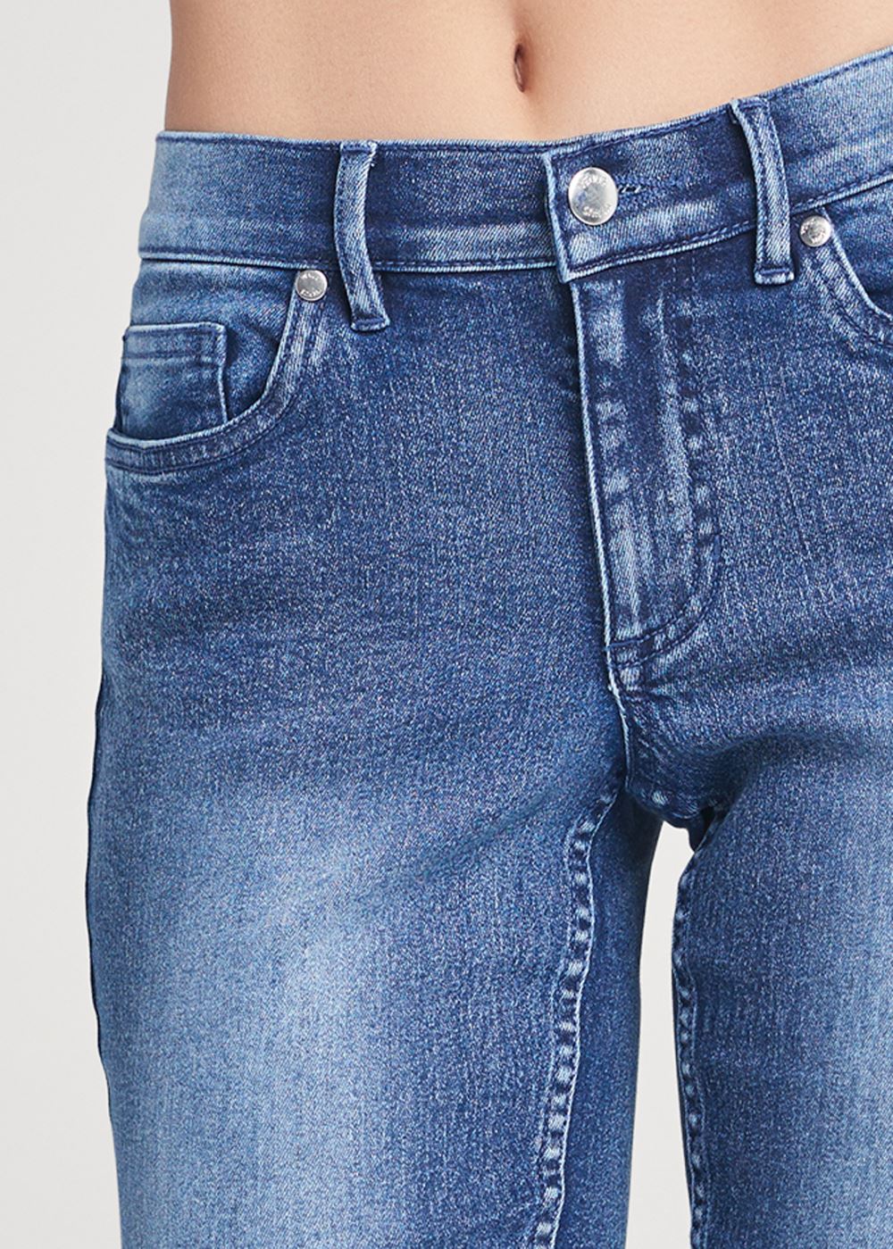 Venus Capri Jeans in Medium Wash