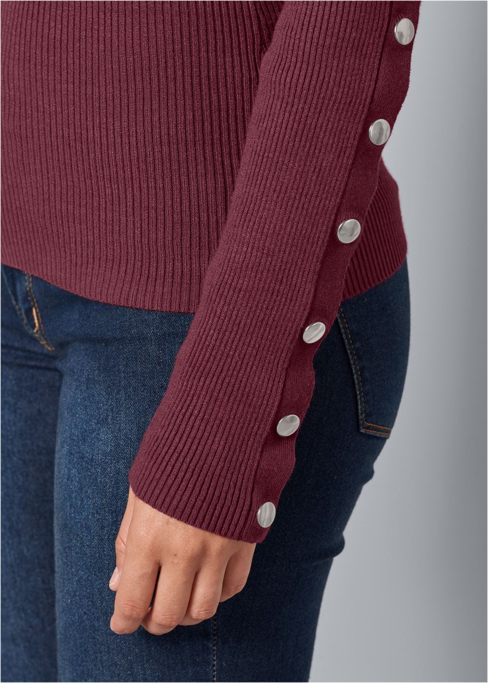 Venus VENUS | Snap Detail Sweater in Wine