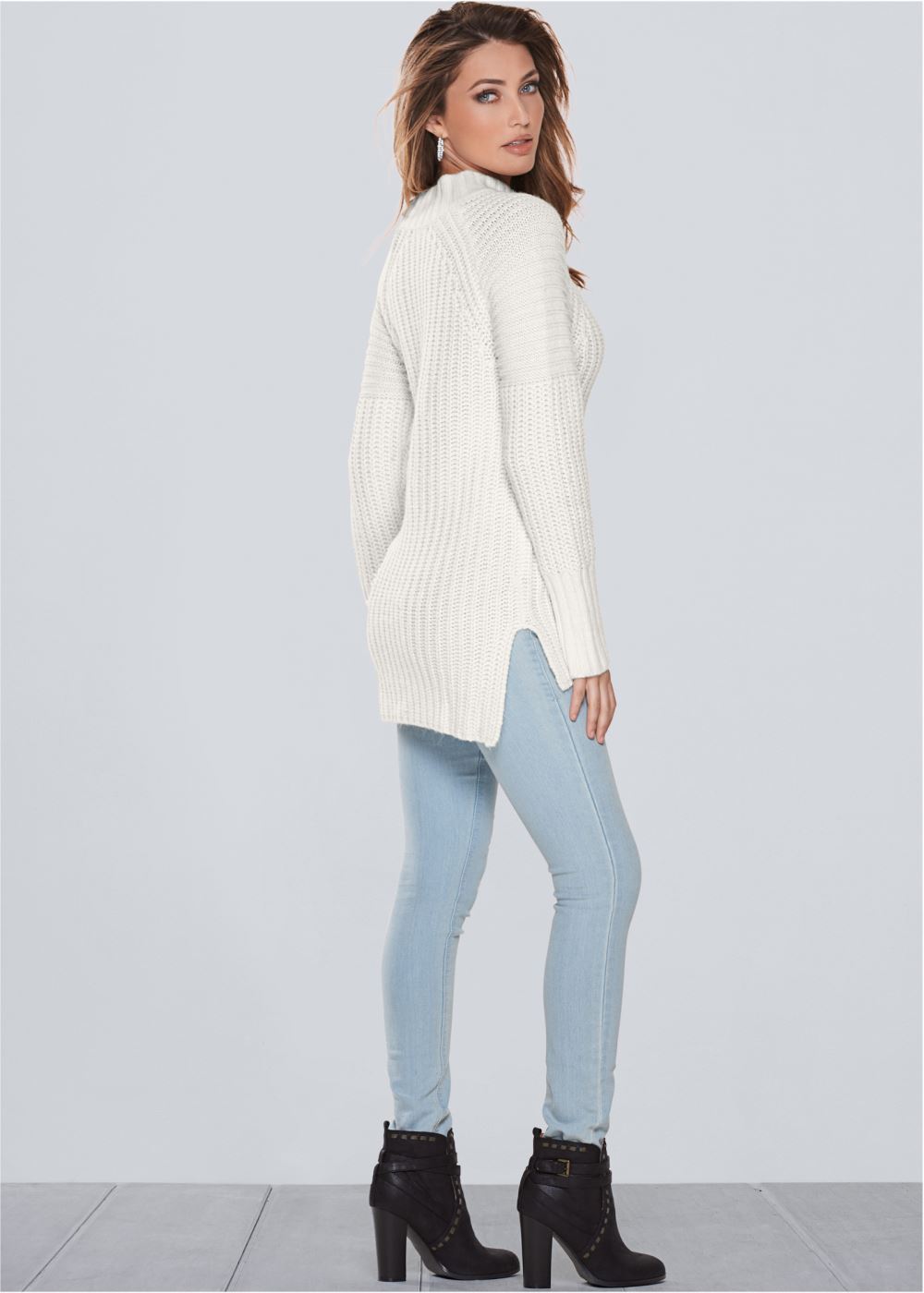 Venus VENUS | Mock-Neck Ribbed Sweater in Off White