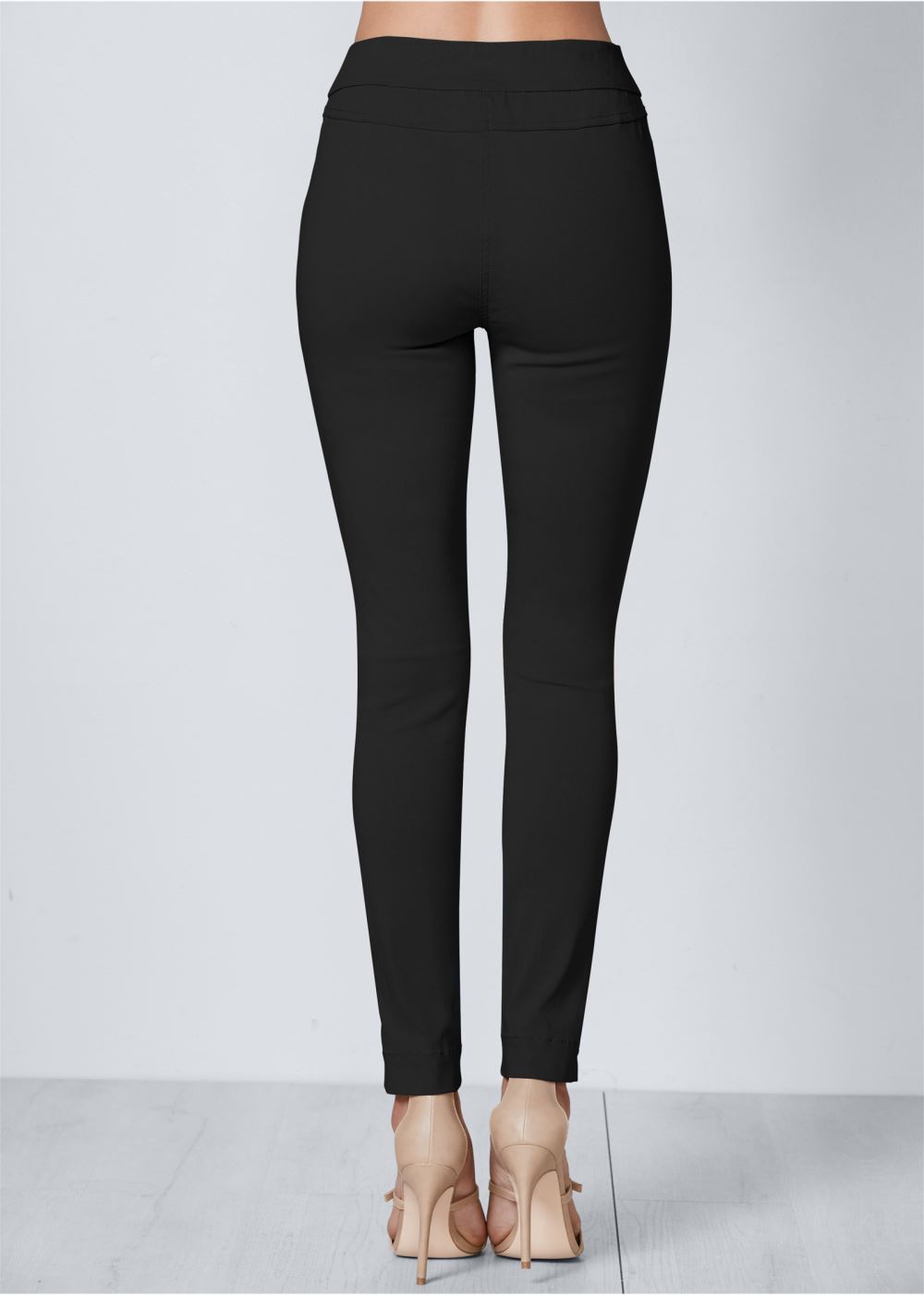 Venus Mid-Rise Slimming Stretch Jeggings in Black