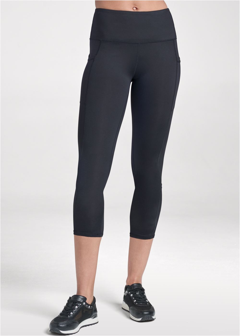 Venus Pocket Capri Active Leggings in Black