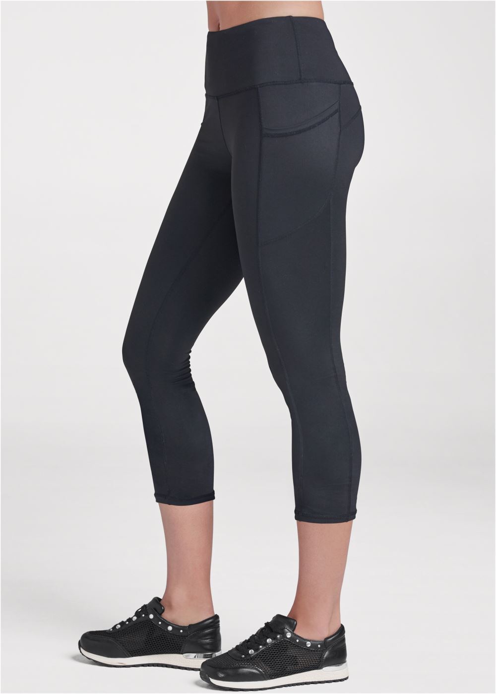 Venus Pocket Capri Active Leggings in Black