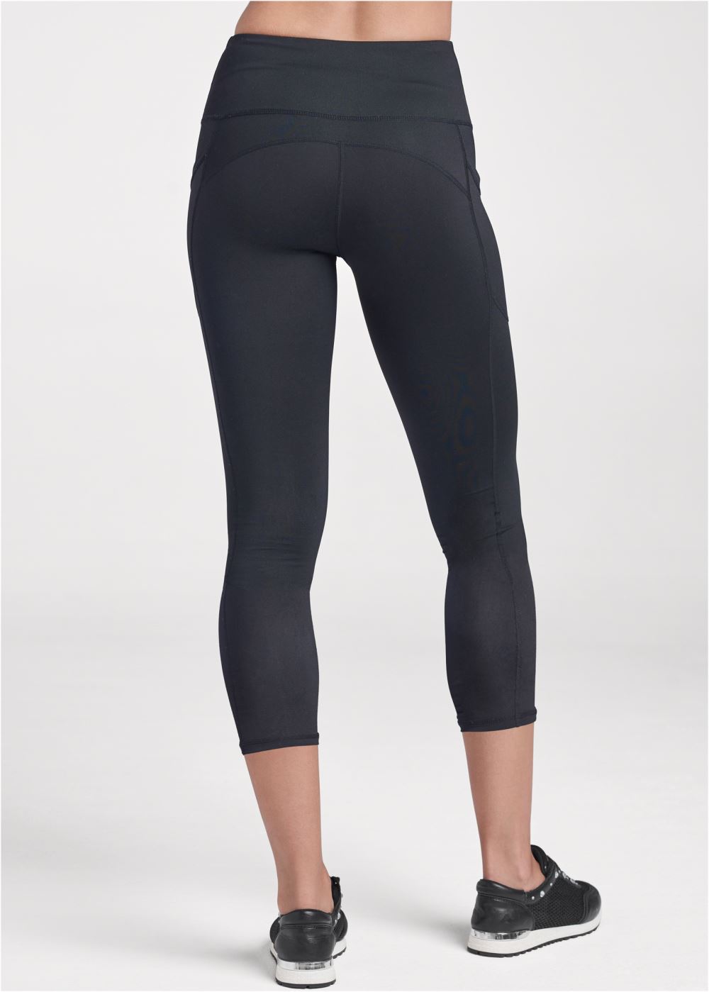 Venus Pocket Capri Active Leggings in Black