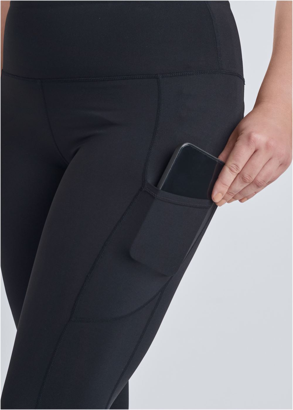Venus Pocket Capri Active Leggings in Black