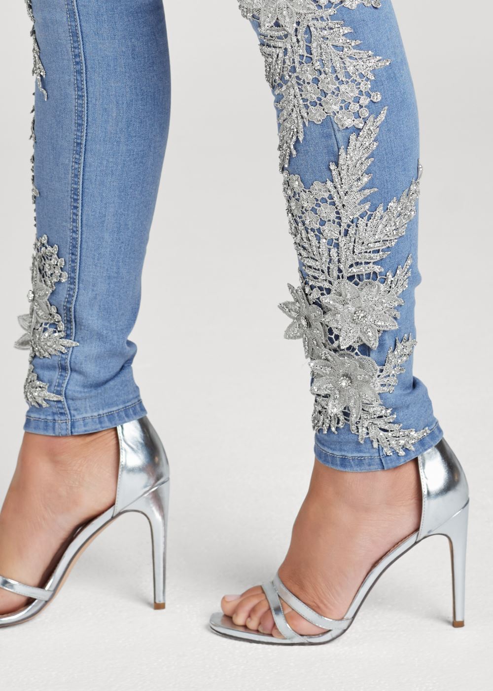 Venus Floral Embellished Jeggings in Light Wash