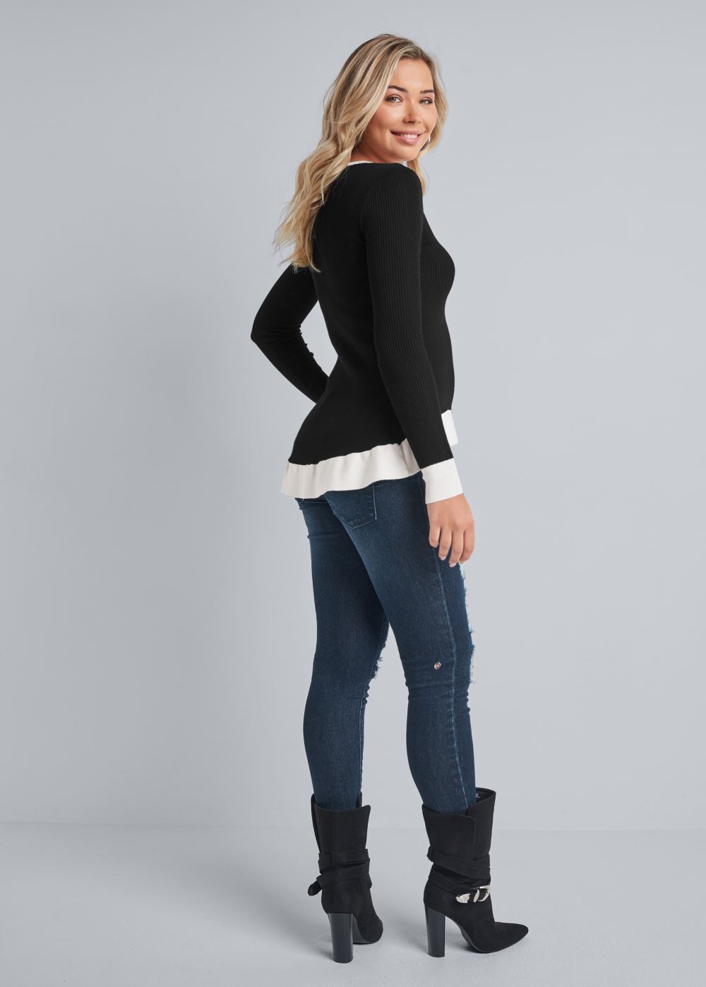 Venus VENUS | Deep-V High-Low Sweater in Black & Off White