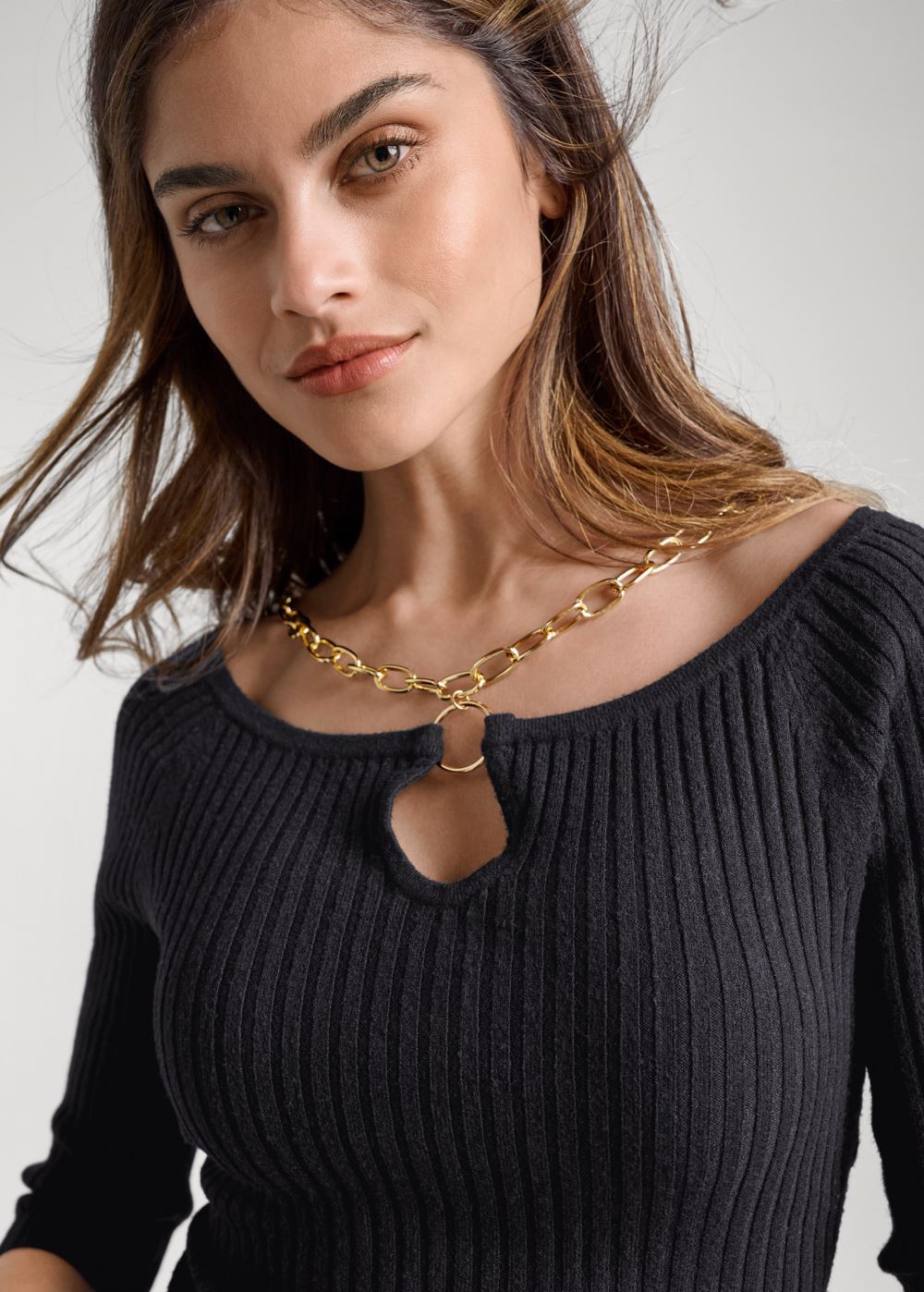 Venus VENUS | Chain Neck Ribbed Sweater in Black