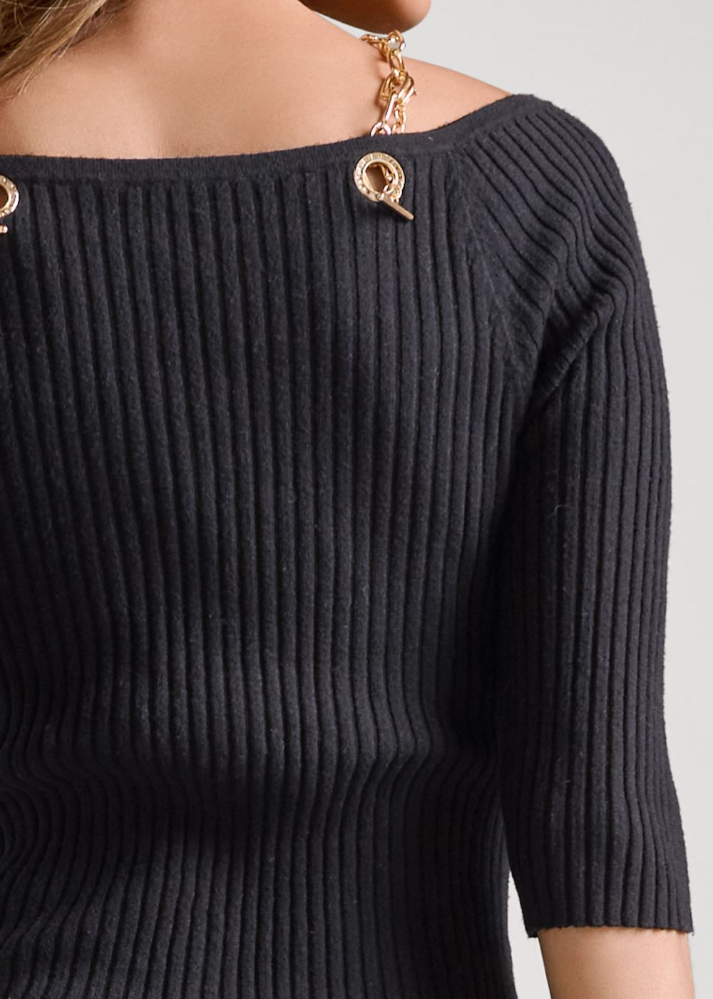 Venus VENUS | Chain Neck Ribbed Sweater in Black