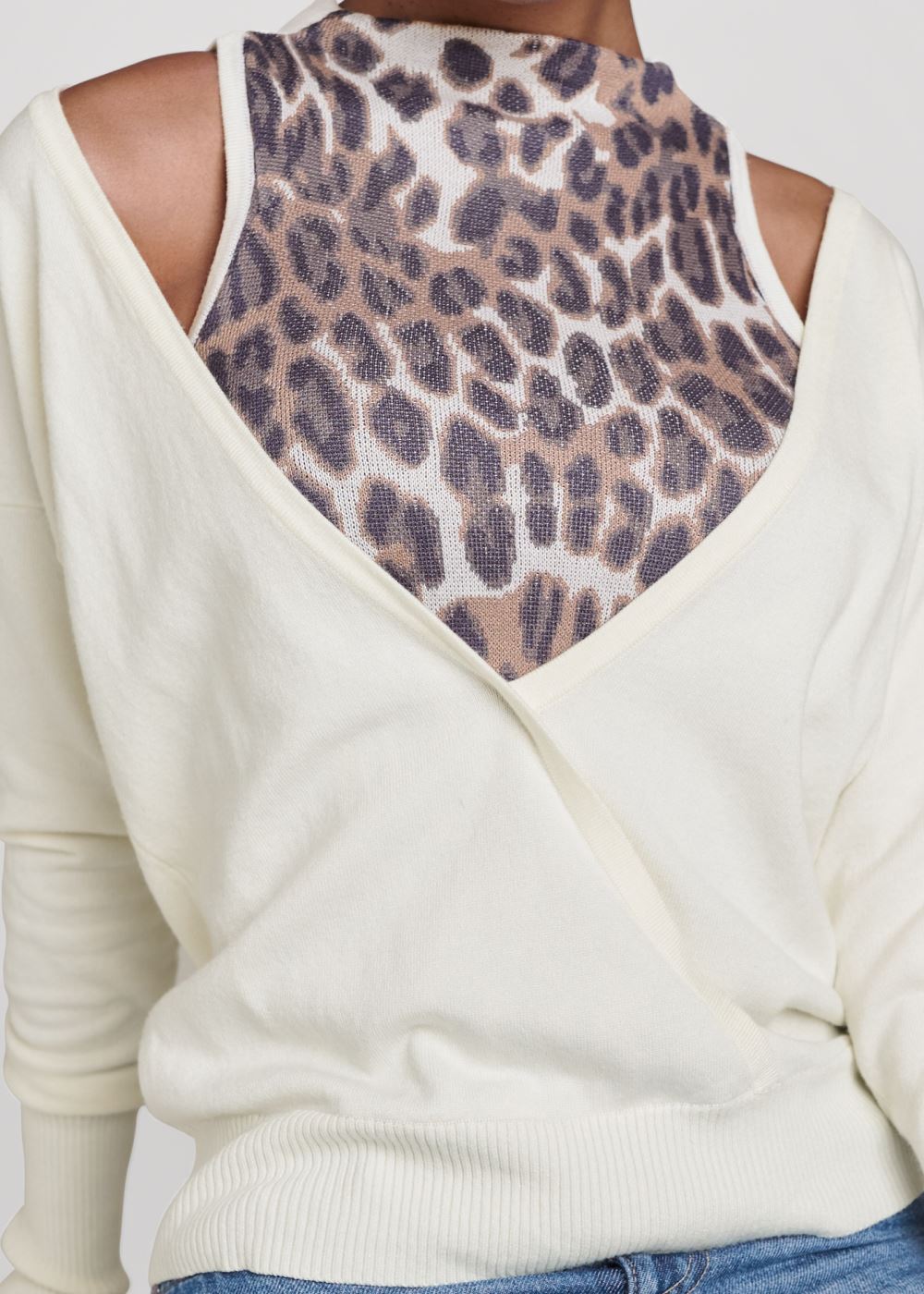 Venus VENUS | Leopard Turtleneck Sweater in Blush Multi
