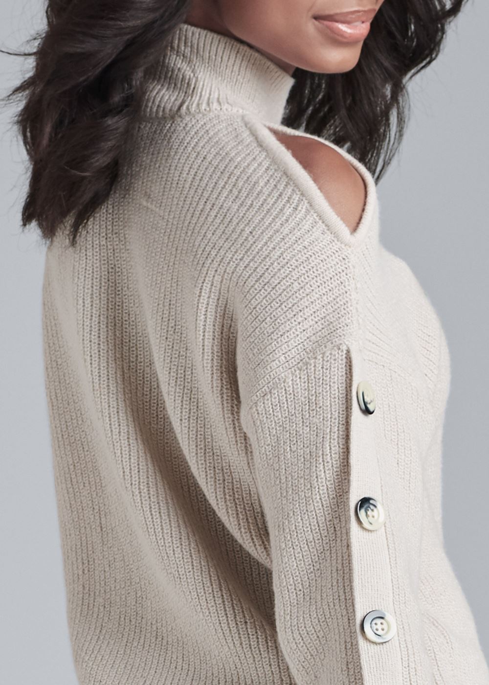 Venus VENUS | Cold-Shoulder Sweater in Cream