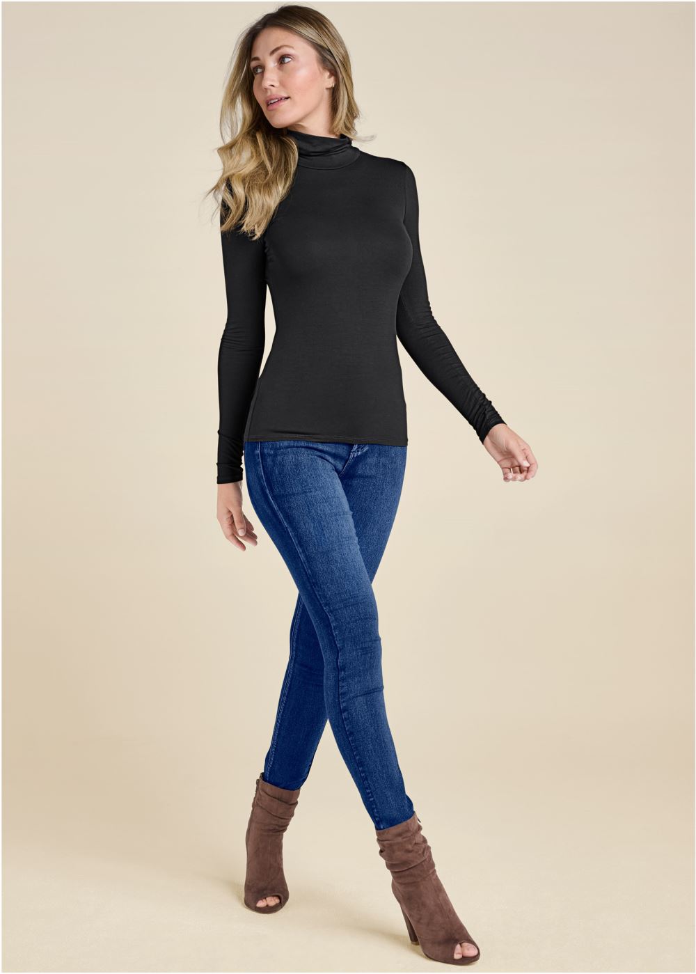 Venus Back Cutout Casual Top in Black