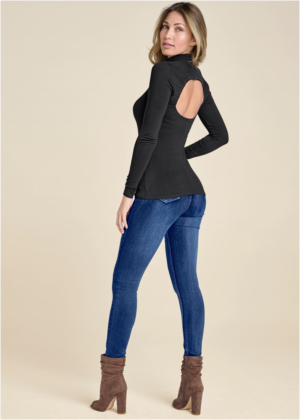 Venus Back Cutout Casual Top in Black