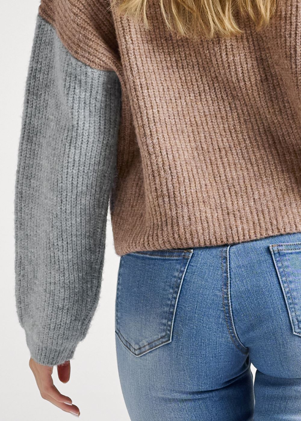 Venus VENUS | Colorblock Turtleneck Sweater in Grey Multi