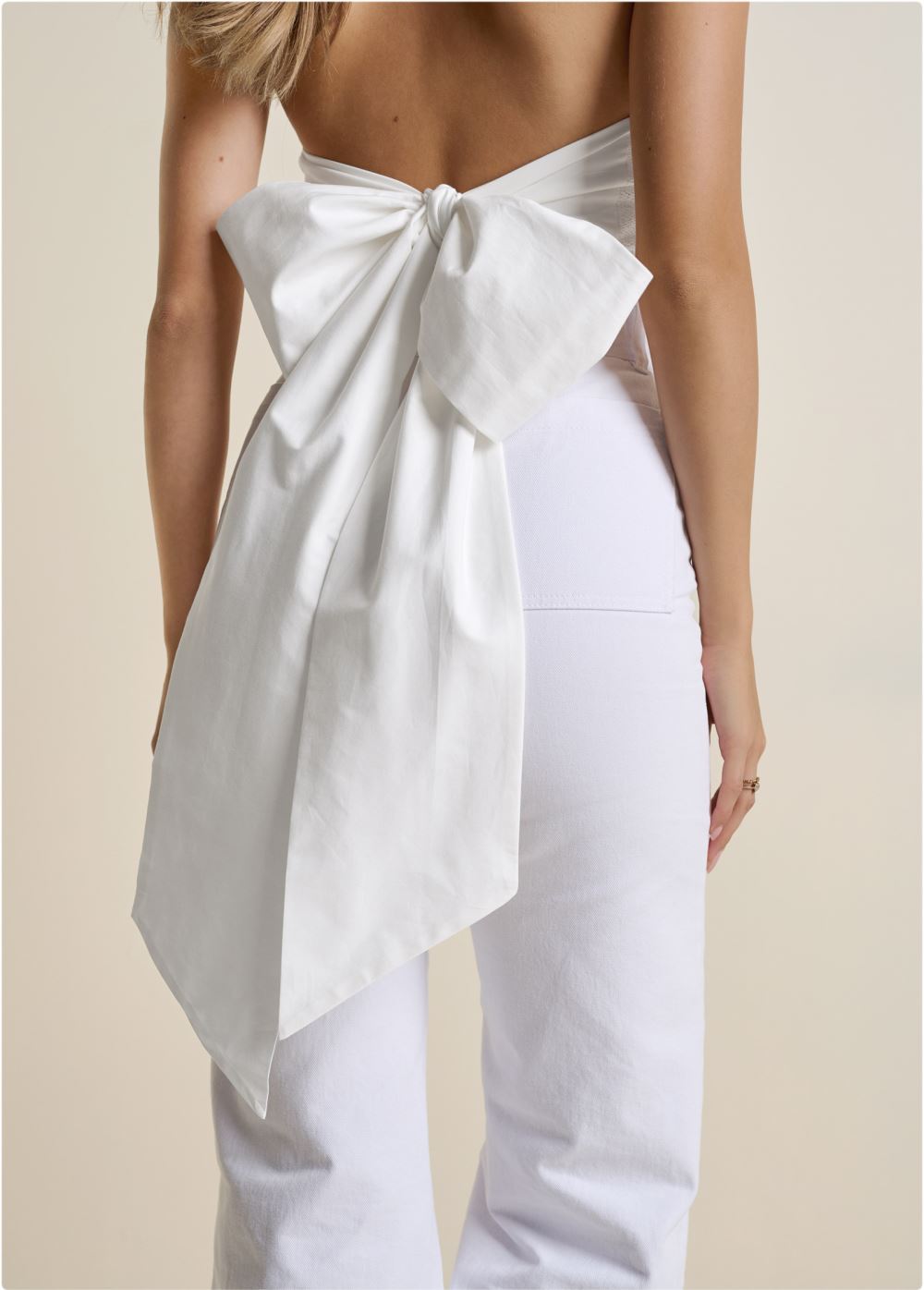 Venus VENUS | Open-Back Tie Bow Sweater in White