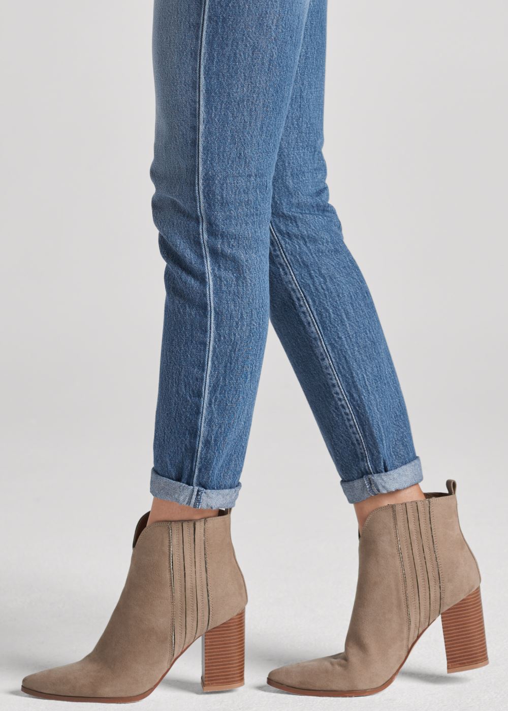 Venus Medium Wash New Vintage Straight Jeans