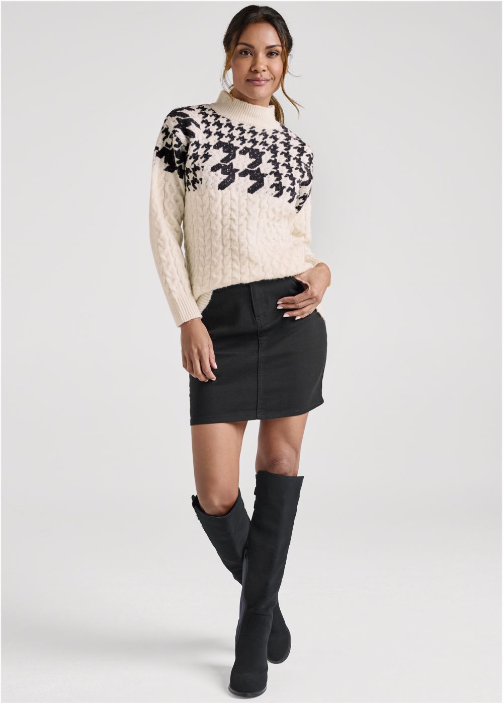 Venus VENUS | Mock Neck Printed Sweater in Off White Multi