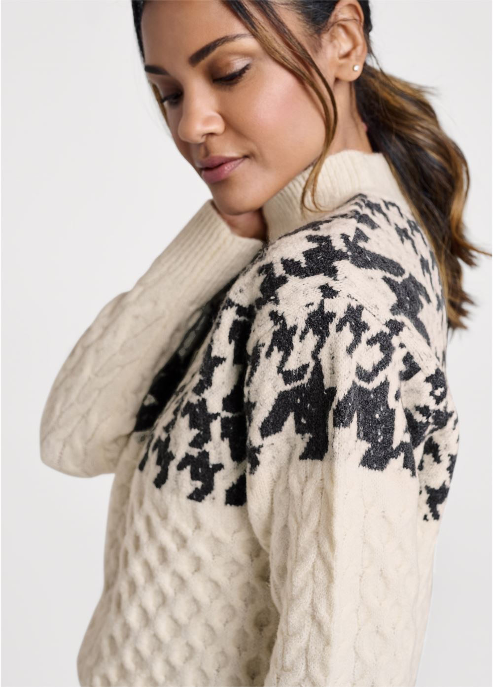 Venus VENUS | Mock Neck Printed Sweater in Off White Multi