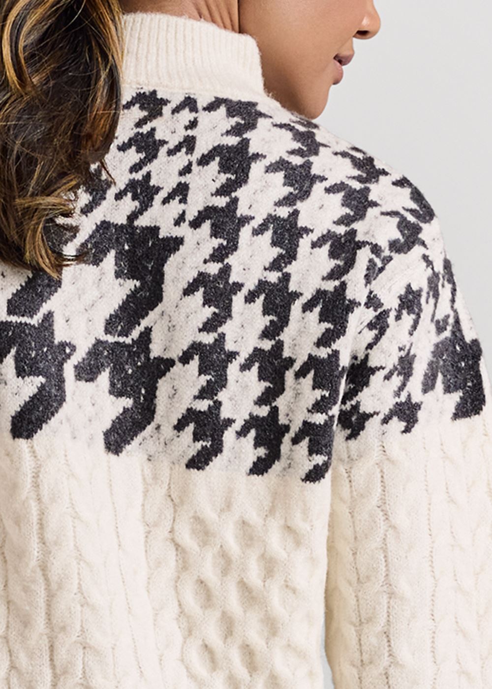 Venus VENUS | Mock Neck Printed Sweater in Off White Multi
