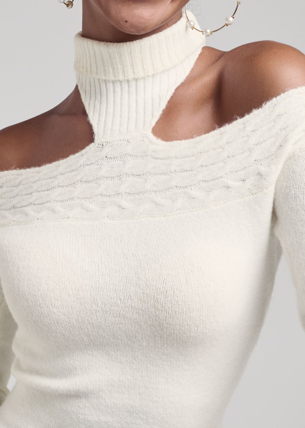 Venus VENUS | Cutout Turtleneck Sweater in White