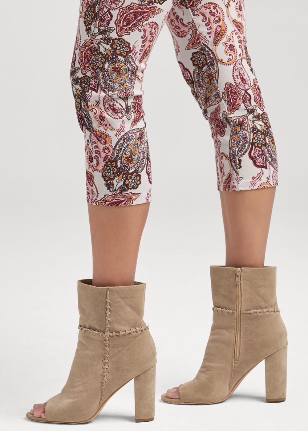 Venus Capri Jeans in Blush Multi