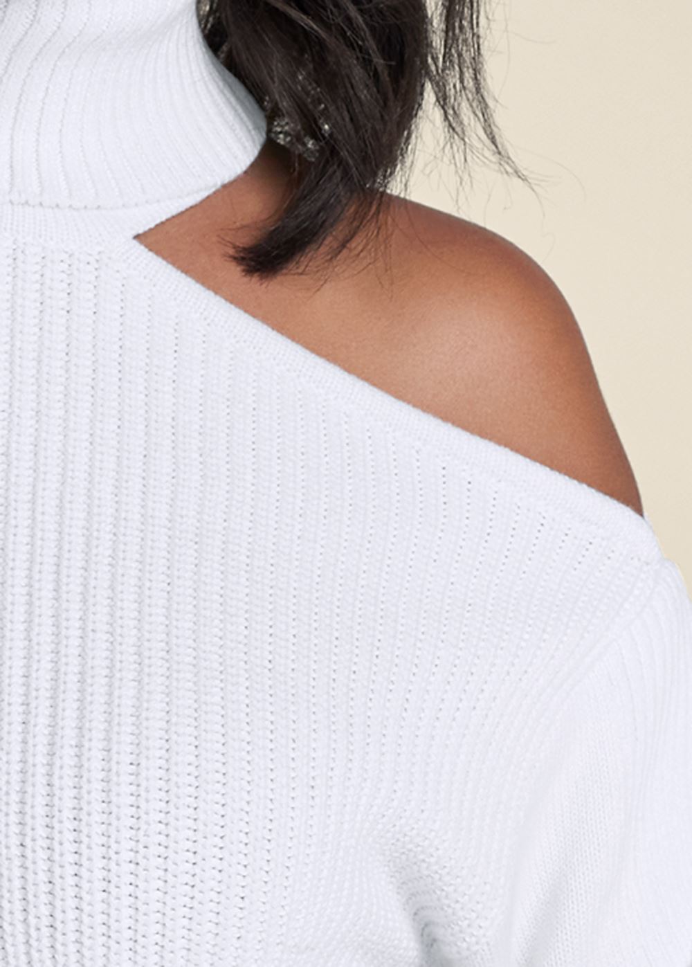 Venus VENUS | Cutout Shoulder Turtleneck in White