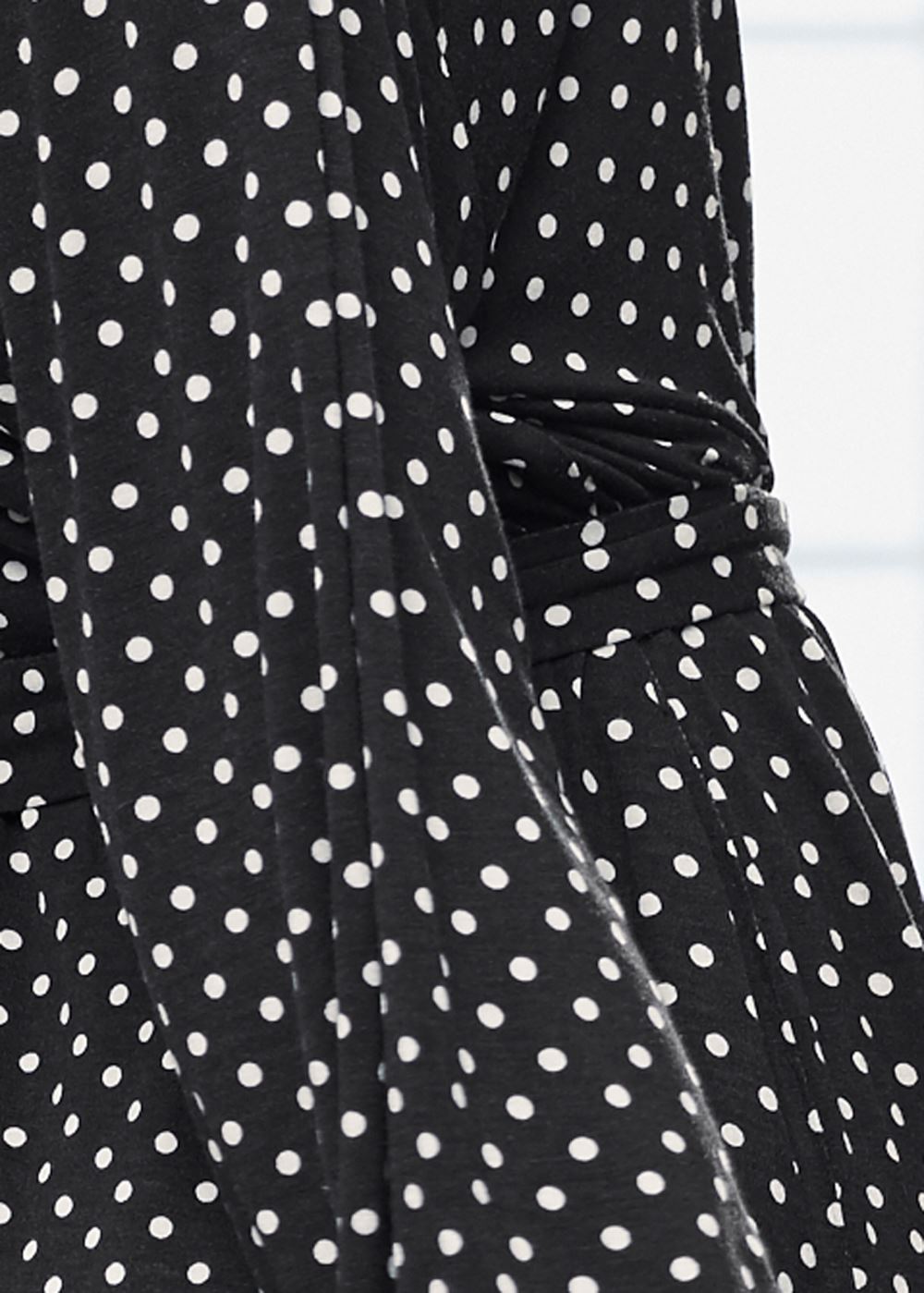 Venus Black & White SLEEP KIMONO