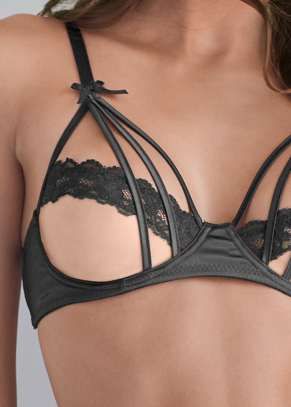 Venus Black EMBROIDERED SET WITH GARTER