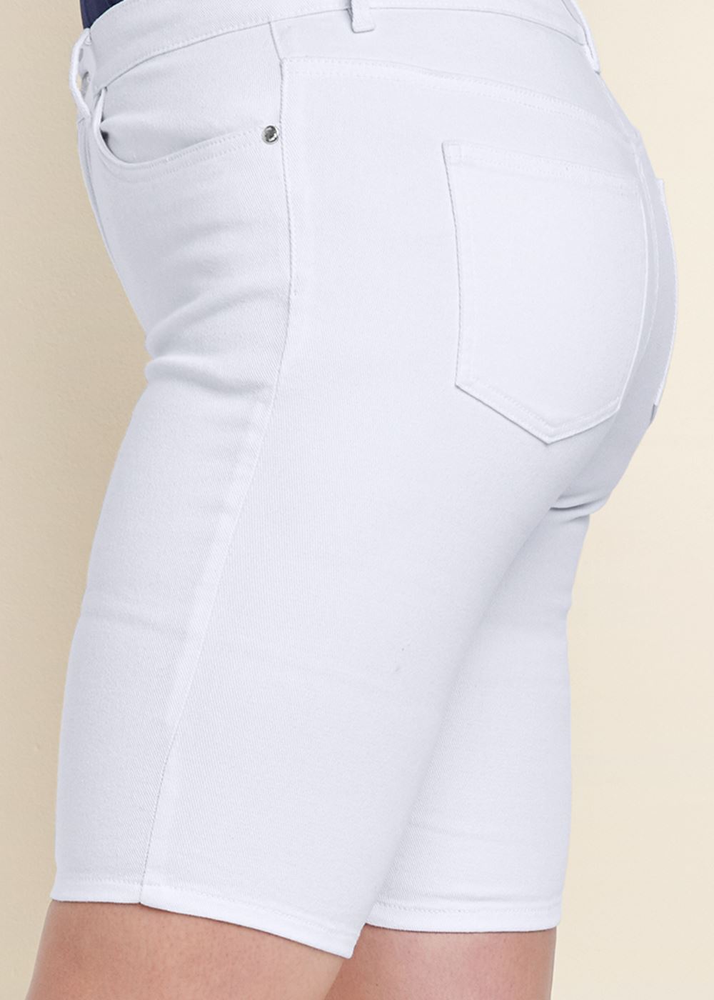 Venus White JEAN BERMUDA SHORTS