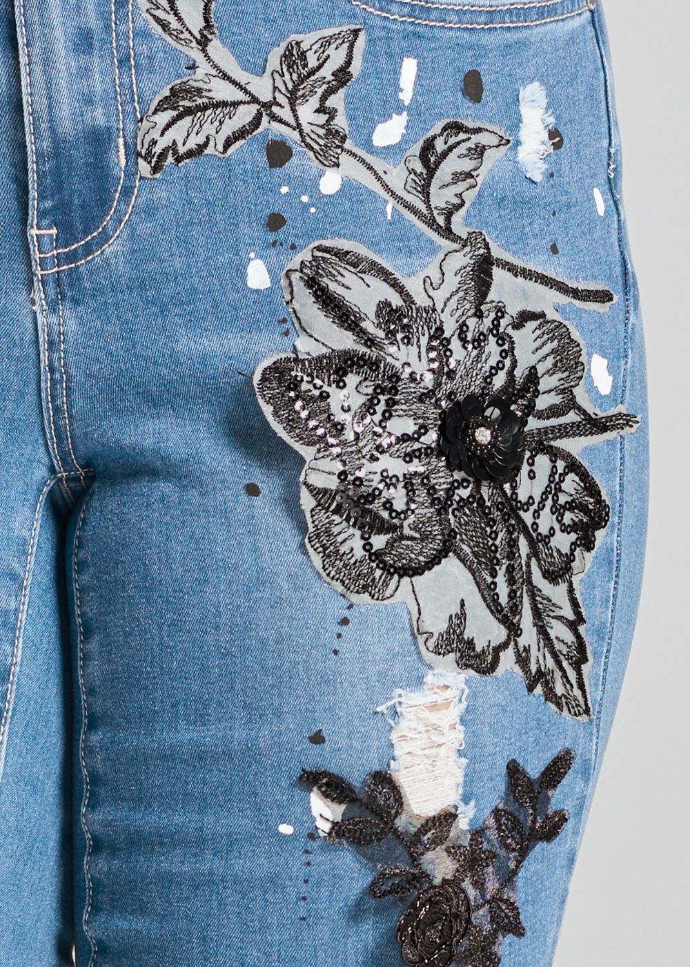 Venus Plus Size Floral Applique Skinny Jeans in Medium Wash