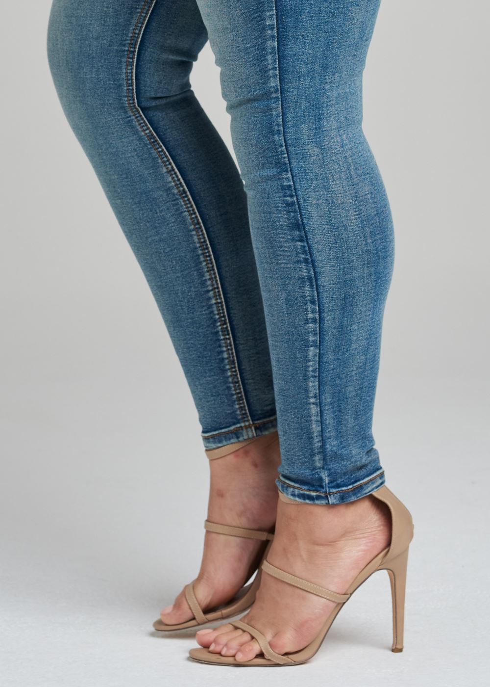 Venus Plus Size Elastic Waistband Jeans in Medium Wash