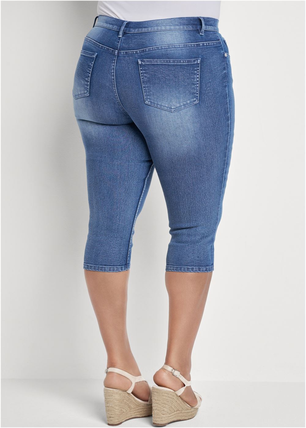Venus Medium Wash CAPRI JEANS