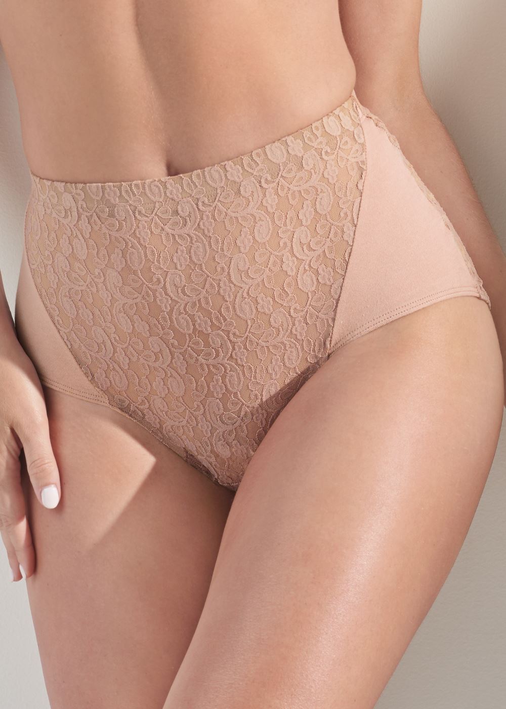 Venus Dolce' Delight Lace smoothing brief