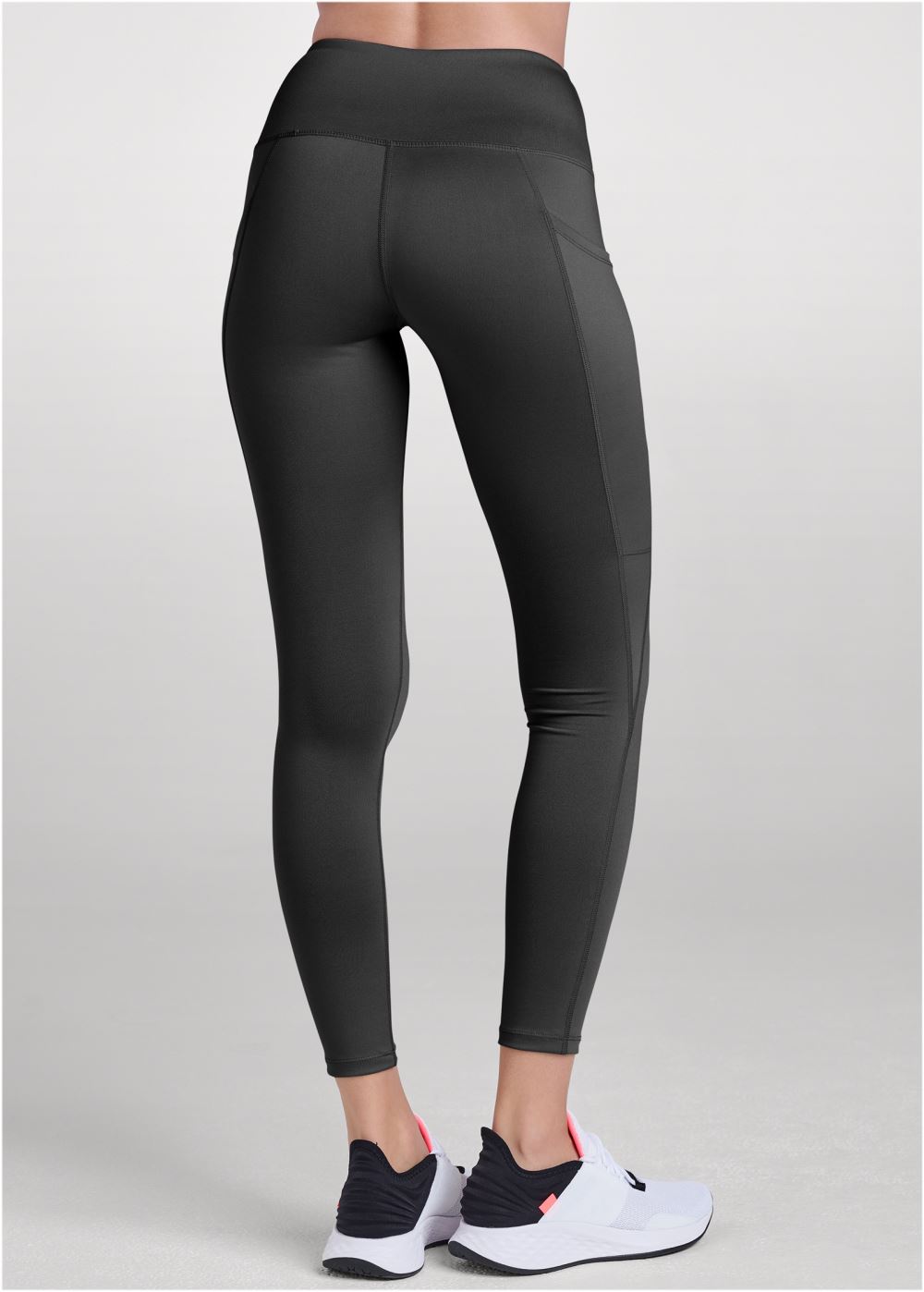 Venus Plus Size High-Rise 7/8 Pocket Leggings in Black