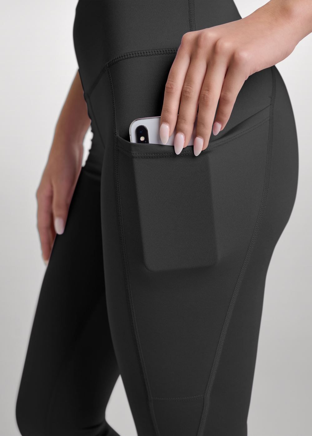 Venus Plus Size High-Rise 7/8 Pocket Leggings in Black