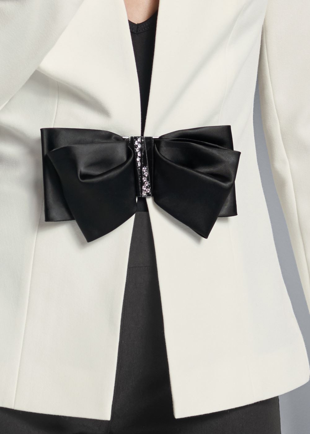 Venus Bow Detail Blazer in White Multi