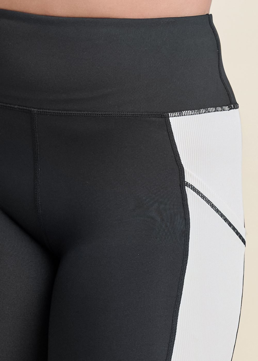Venus Plus Size Color Block Active Leggings in Black & White