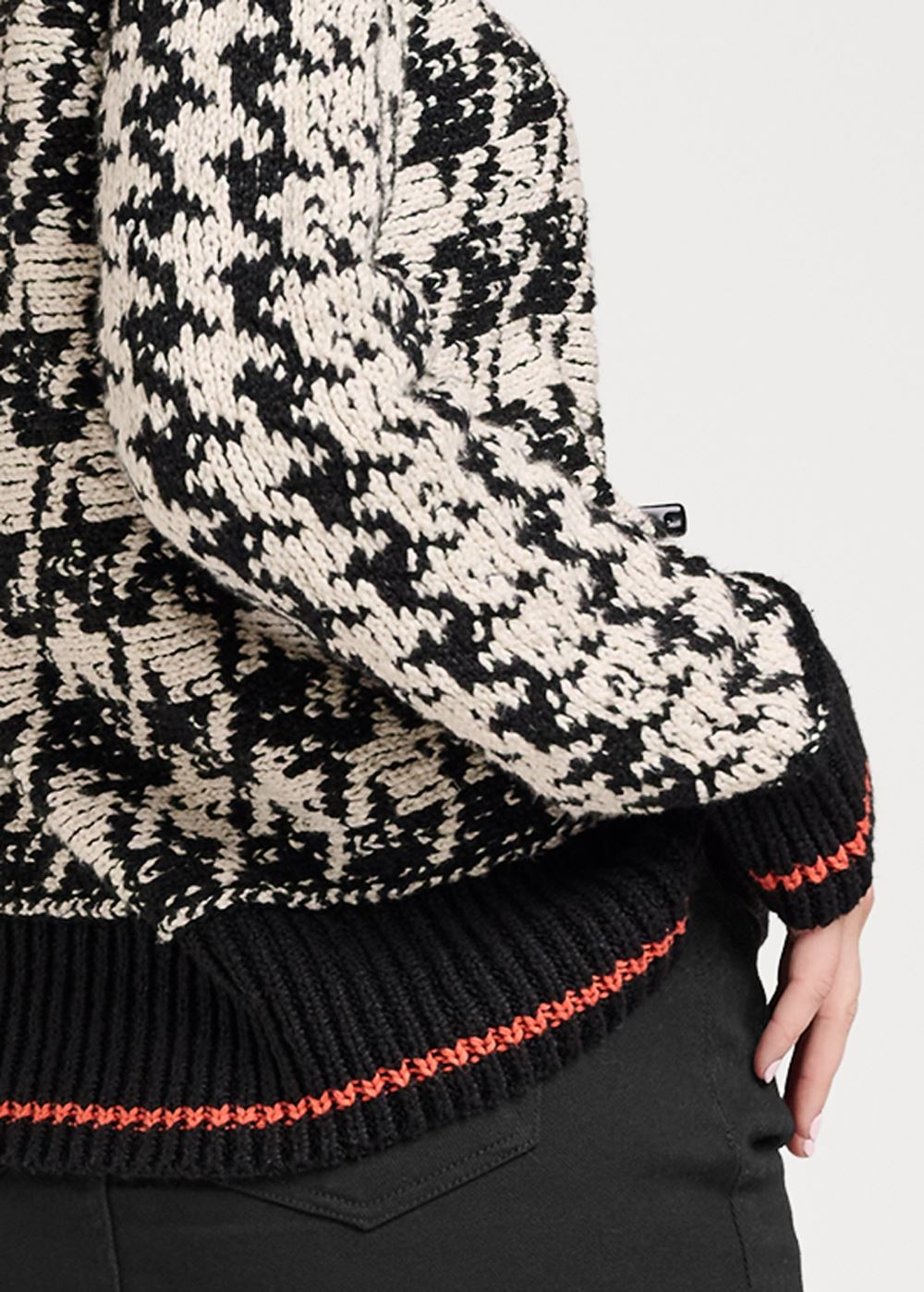 Venus Plus Size Chunky Knit Houndstooth Turtleneck Sweater in Black Multi