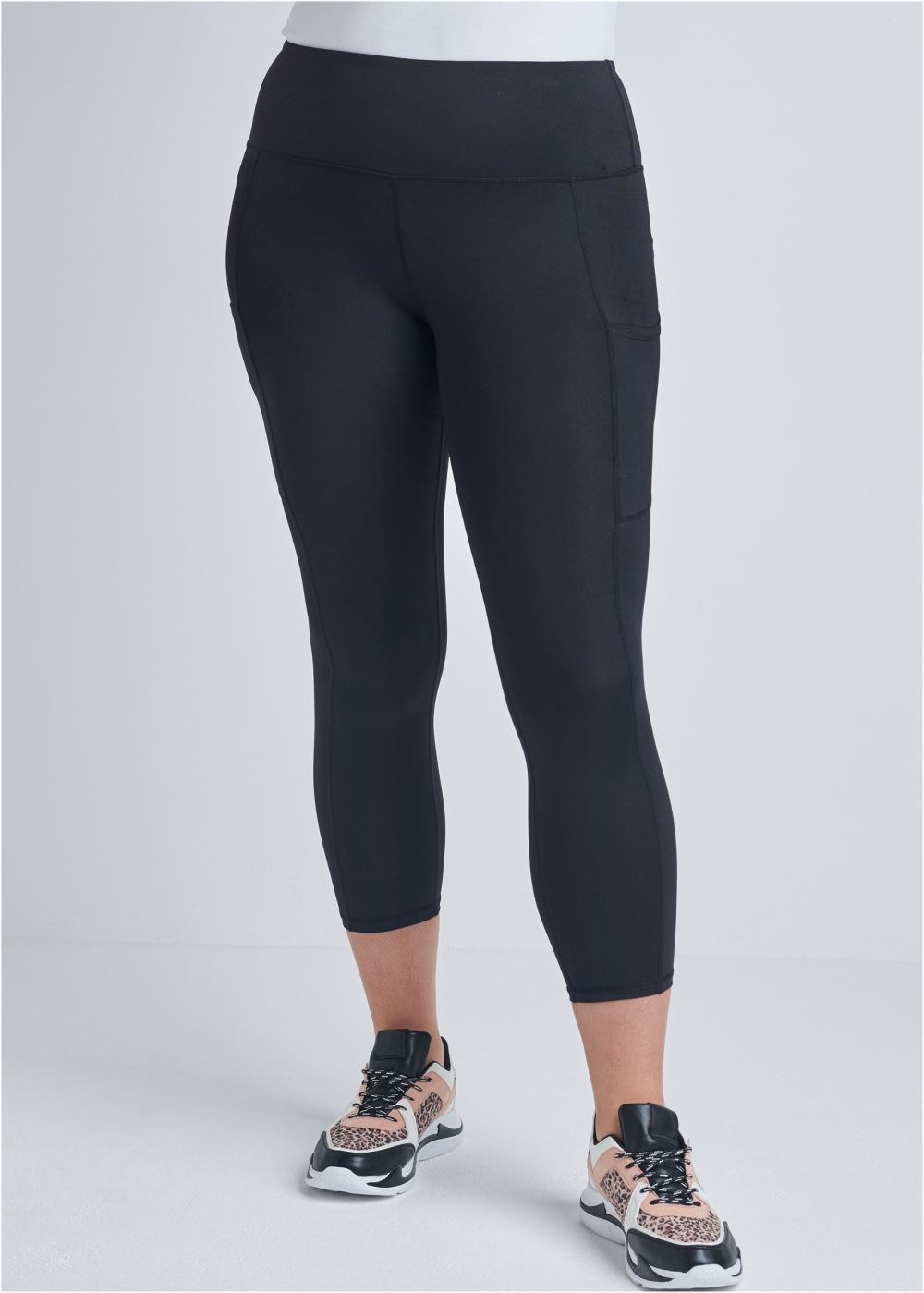 Venus Plus Size Pocket Capri Active Leggings in Black