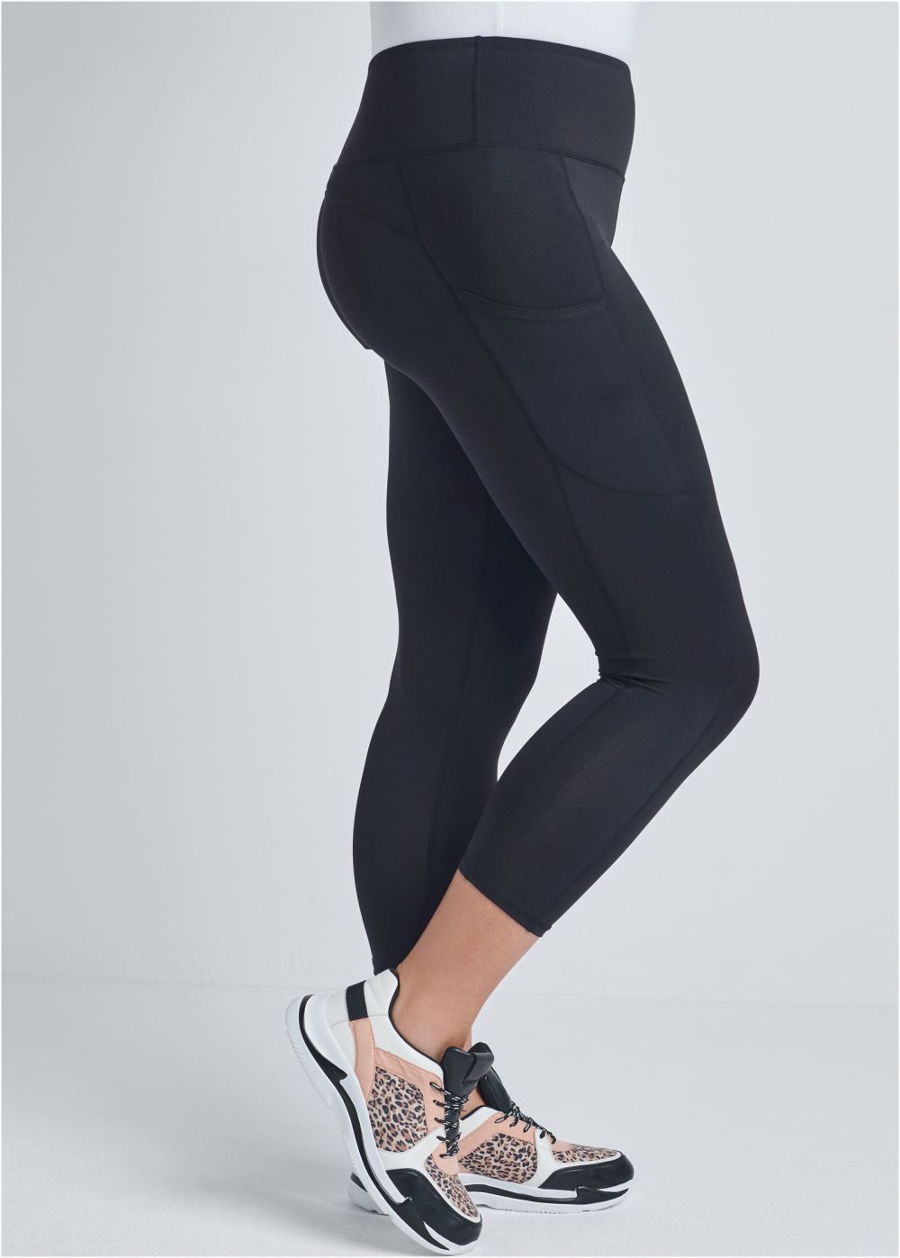 Venus Plus Size Pocket Capri Active Leggings in Black