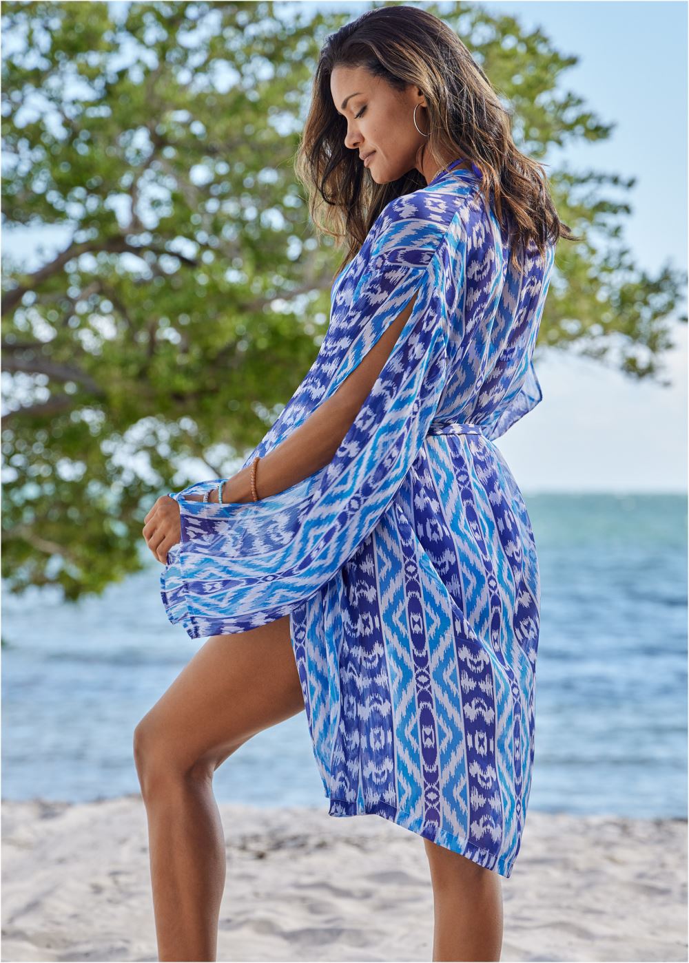 Venus Peek-A-Boo Sleeve Kimono in Chat De Printemps
